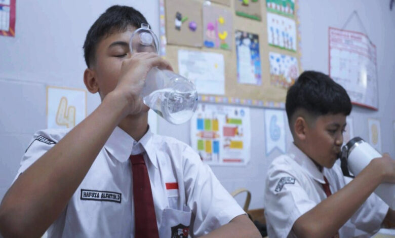 8 Gelas Tak Selalu Cukup, Kebutuhan Air Putih Ternyata Berbeda Tiap Orang