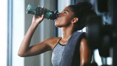5 Kebiasaan Pagi Ini Bisa Bantu Berat Badan Turun, Dari Air Putih sampai Timbangan
