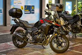 Mesin 2-Silinder dan Dudukan Box Bawaan, V-Strom 250 2026 Punya Modal Touring yang Kuat