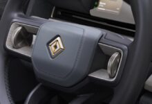 Rivian R2 Lebih Kecil, Tapi Kontrol Setirnya Justru Paling Menarik Perhatian