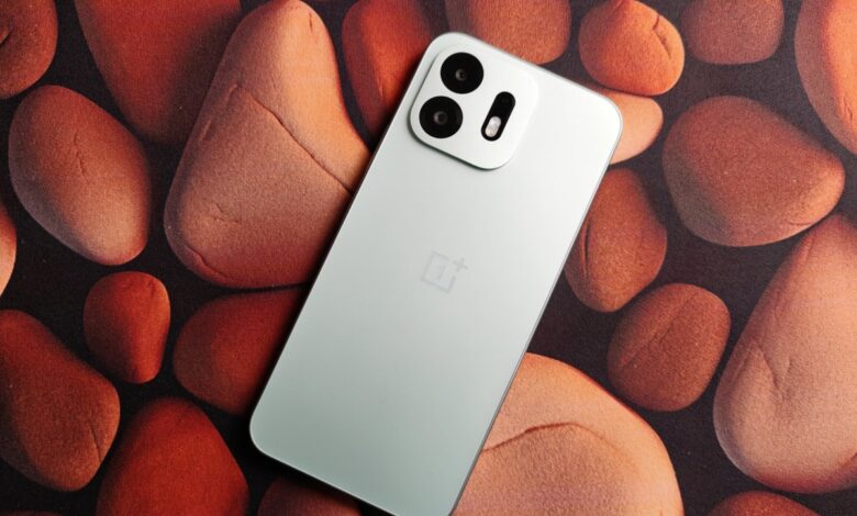 OnePlus N6 Bocor, Charger 45W dan Case Justru Sudah Ada di Dalam Kotak