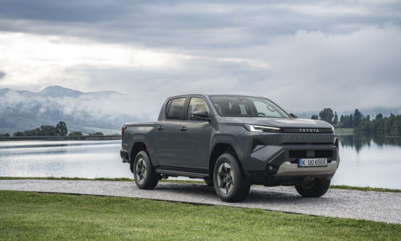Hilux Battery EV Meluncur Rp1,019 Miliar, Toyota Bawa Pikap Listrik ke Medan Berat